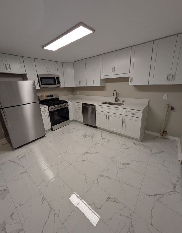 1078 16th Ave Nw - Photo 3 of 9