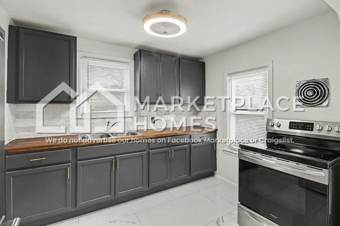 19591 Strasburg St - Photo 7 of 21