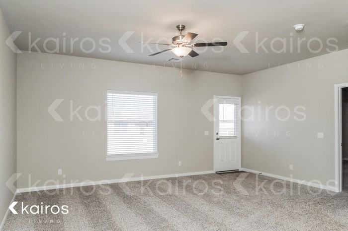 905 Nw 4th St - Photo 5 of 17