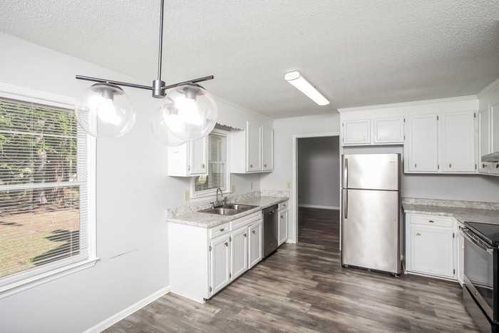 148 Pear Tree Cir - Photo 4 of 10