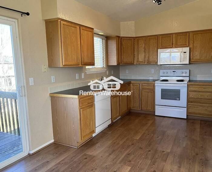 305 Warwick St - Photo 3 of 26