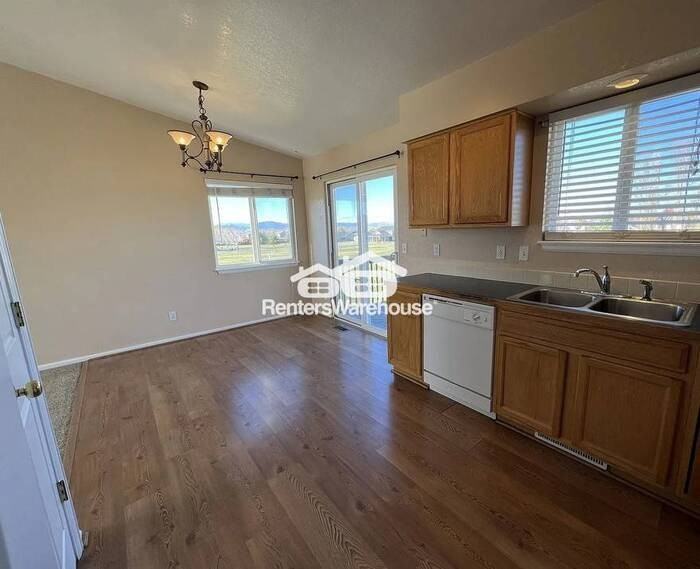 305 Warwick St - Photo 5 of 26