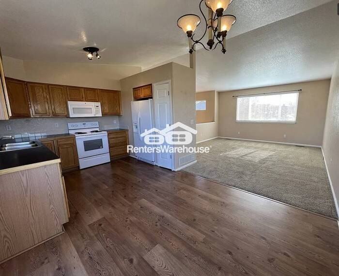 305 Warwick St - Photo 6 of 26