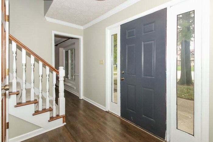1537 Spruce Ct - Photo 2 of 18