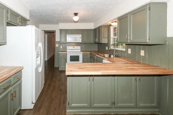 1537 Spruce Ct - Photo 7 of 18