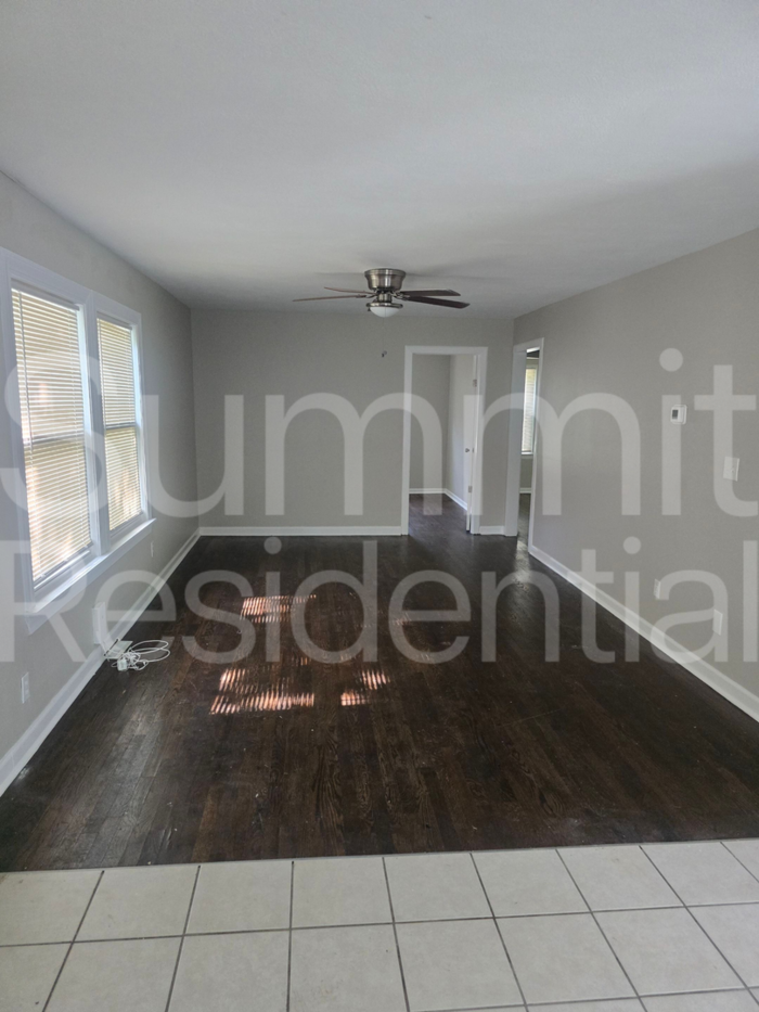 10507 Oakland Ave - Photo 2 of 15