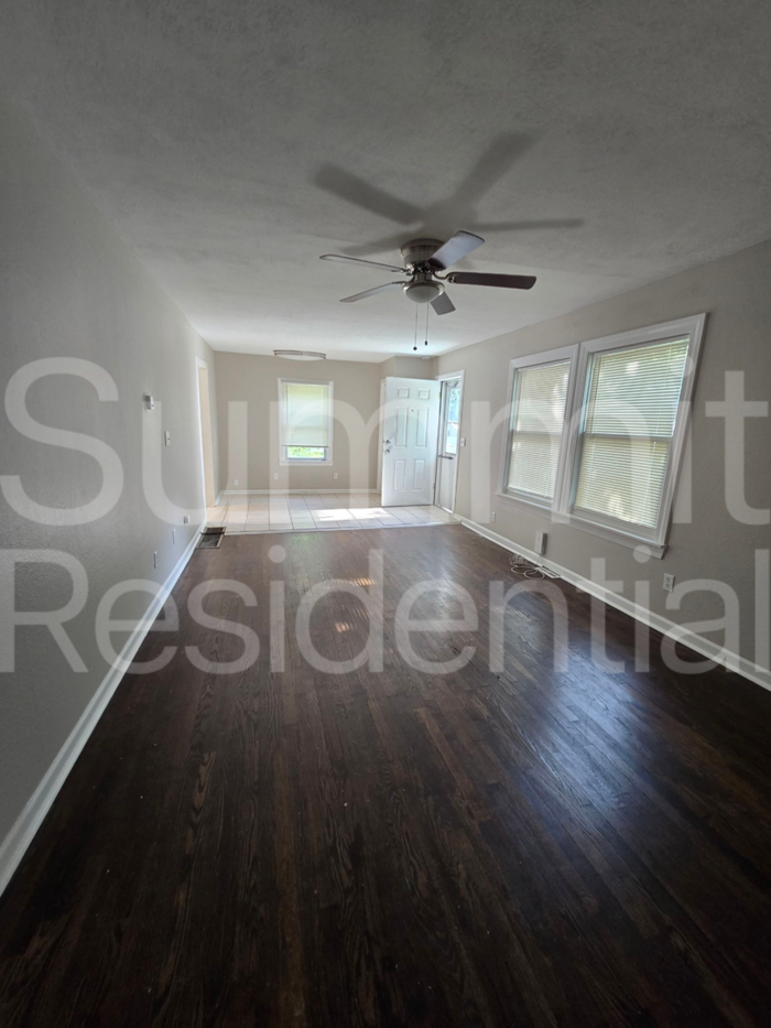 10507 Oakland Ave - Photo 3 of 15