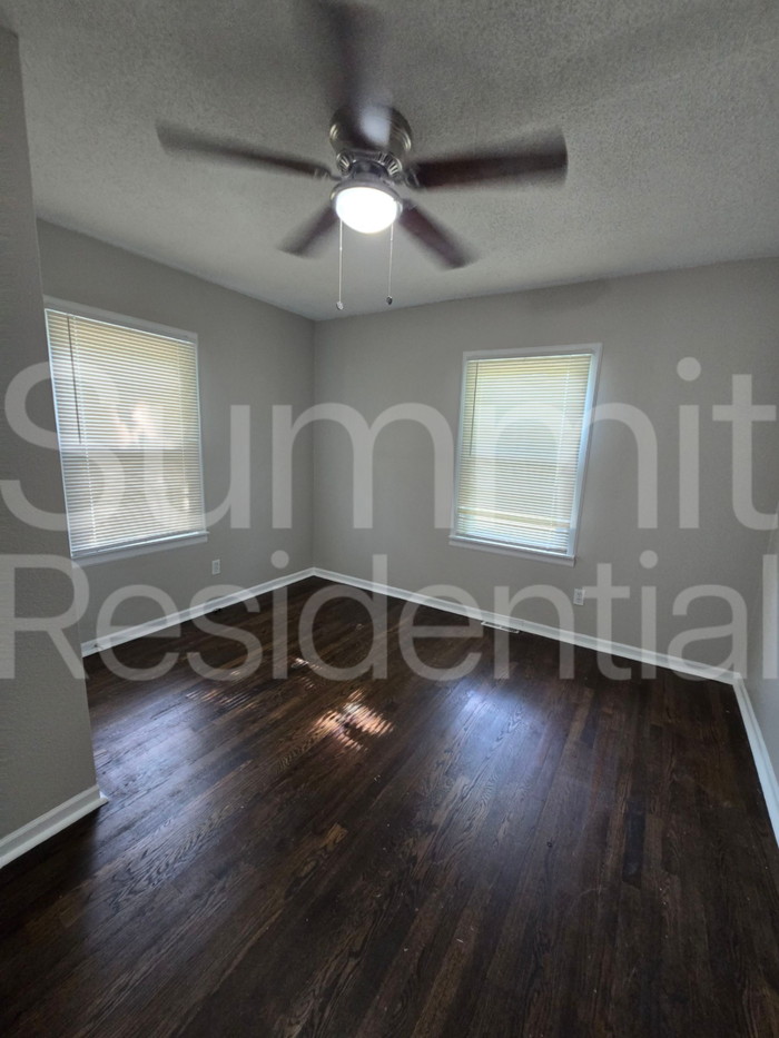 10507 Oakland Ave - Photo 5 of 15