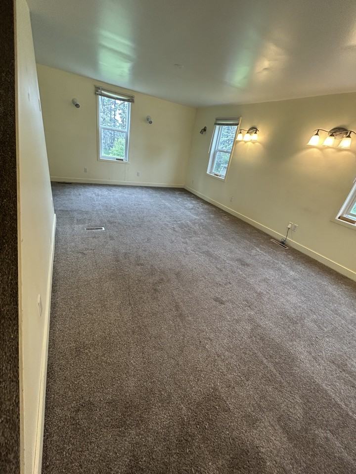 2143 Westcott Rd - Photo 5 of 9