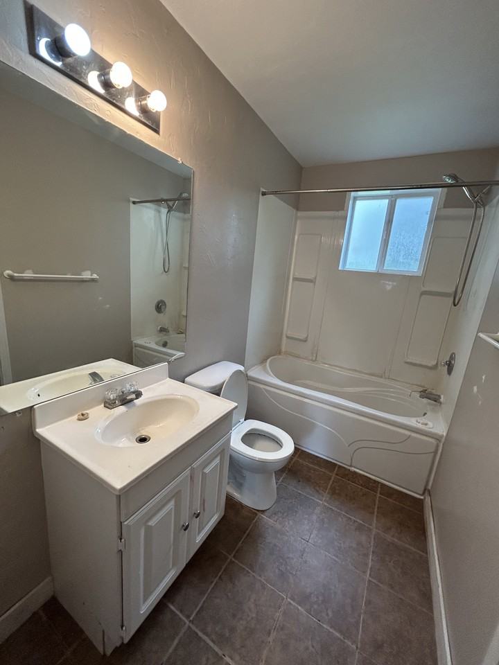 2143 Westcott Rd - Photo 7 of 9