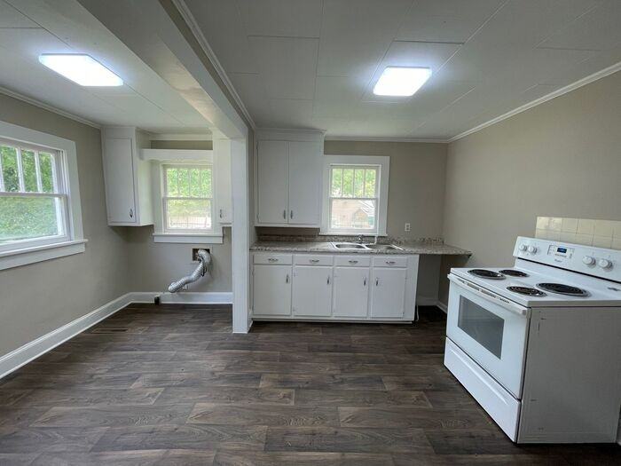 409 E 17th St #409E17th - Photo 5 of 14