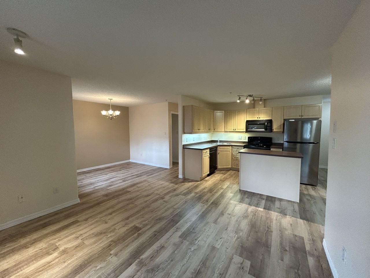 16311 95 St Nw - Photo 2 of 15
