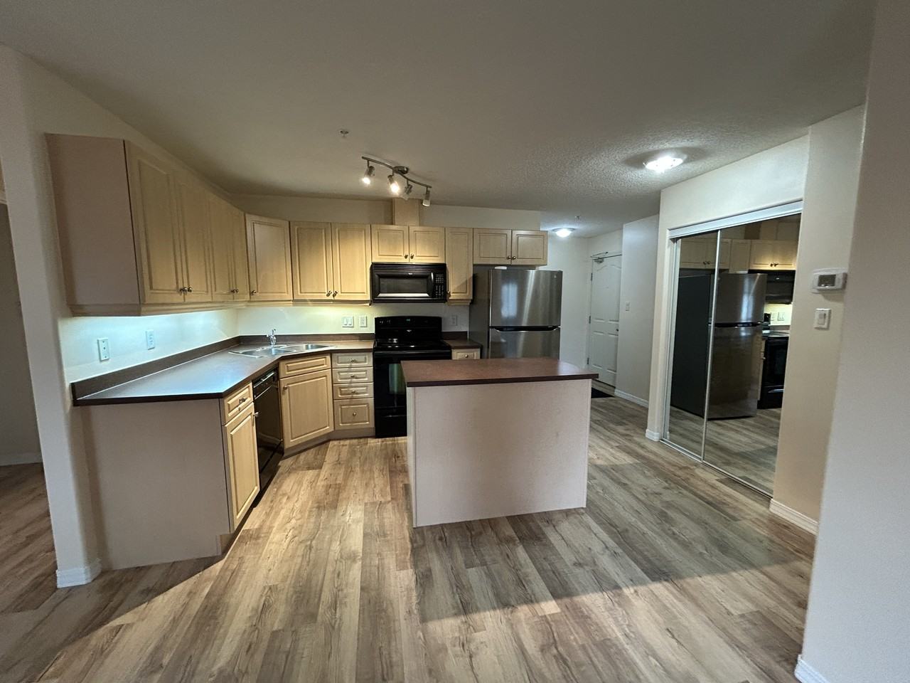 16311 95 St Nw - Photo 3 of 15