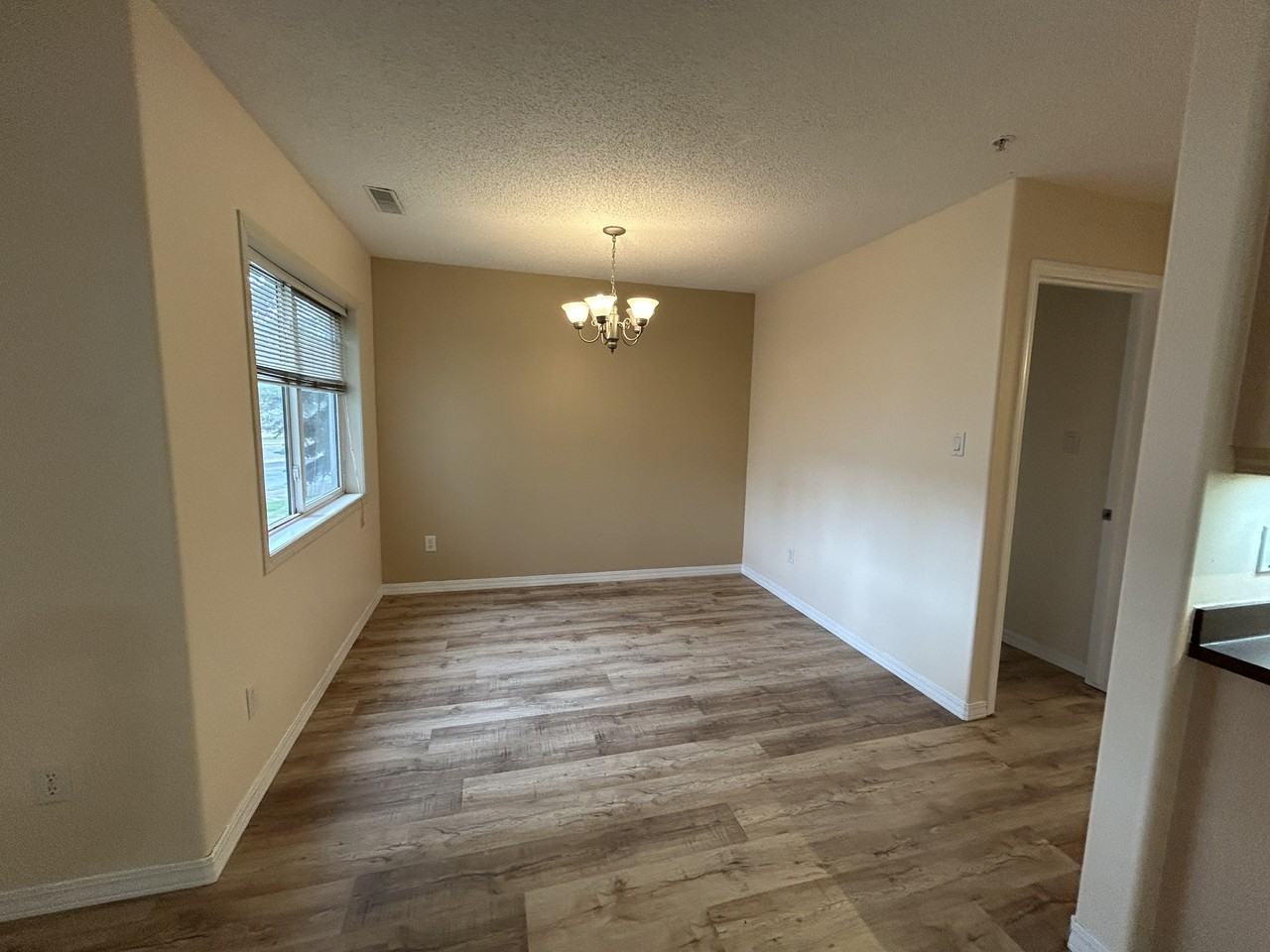 16311 95 St Nw - Photo 4 of 15