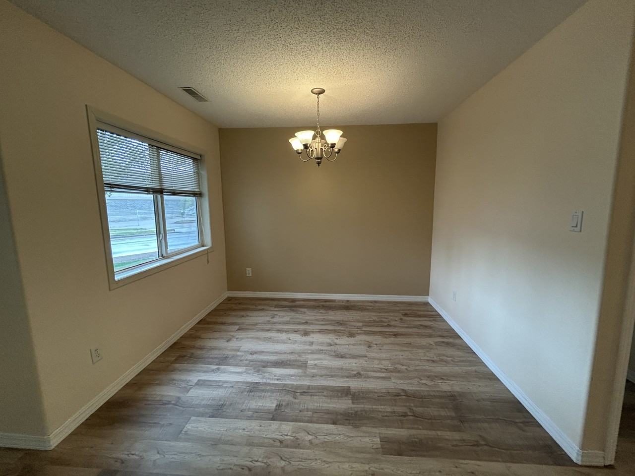 16311 95 St Nw - Photo 5 of 15