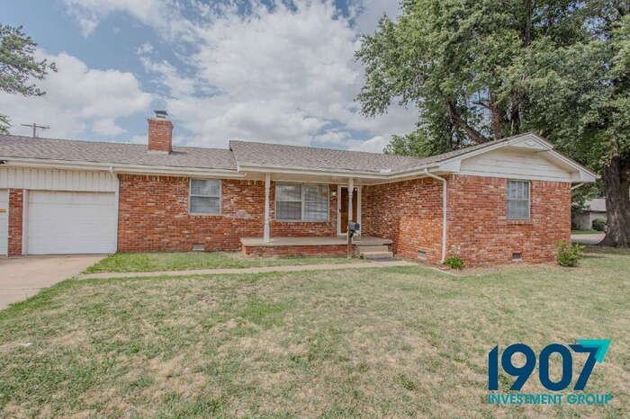 1101 Sw 72nd St - Photo 4 of 22