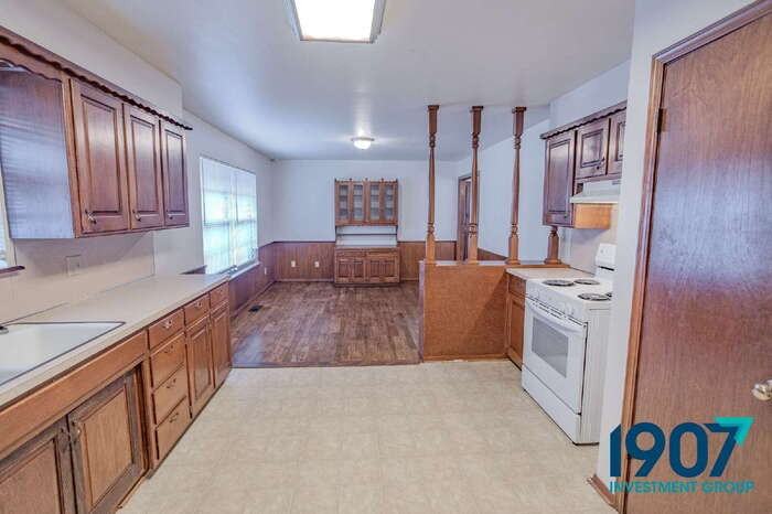 1101 Sw 72nd St - Photo 7 of 22