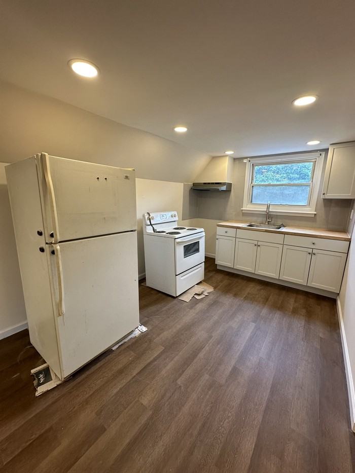 2717 Cedarhurst Rd - Photo 2 of 8
