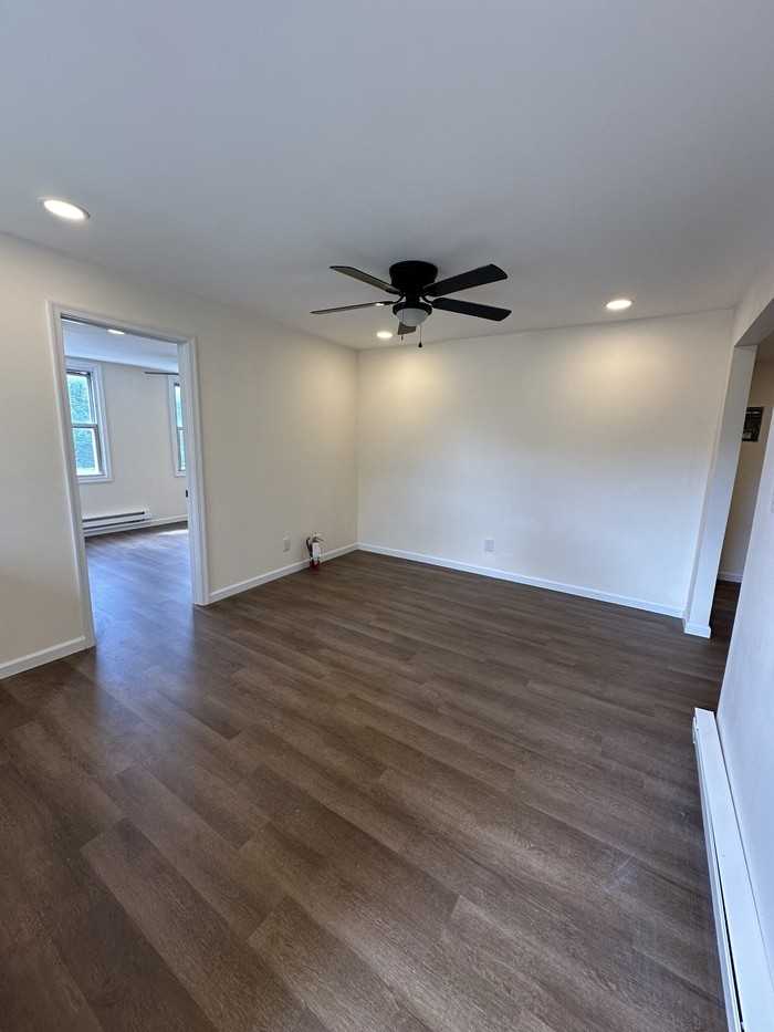 2717 Cedarhurst Rd - Photo 4 of 8