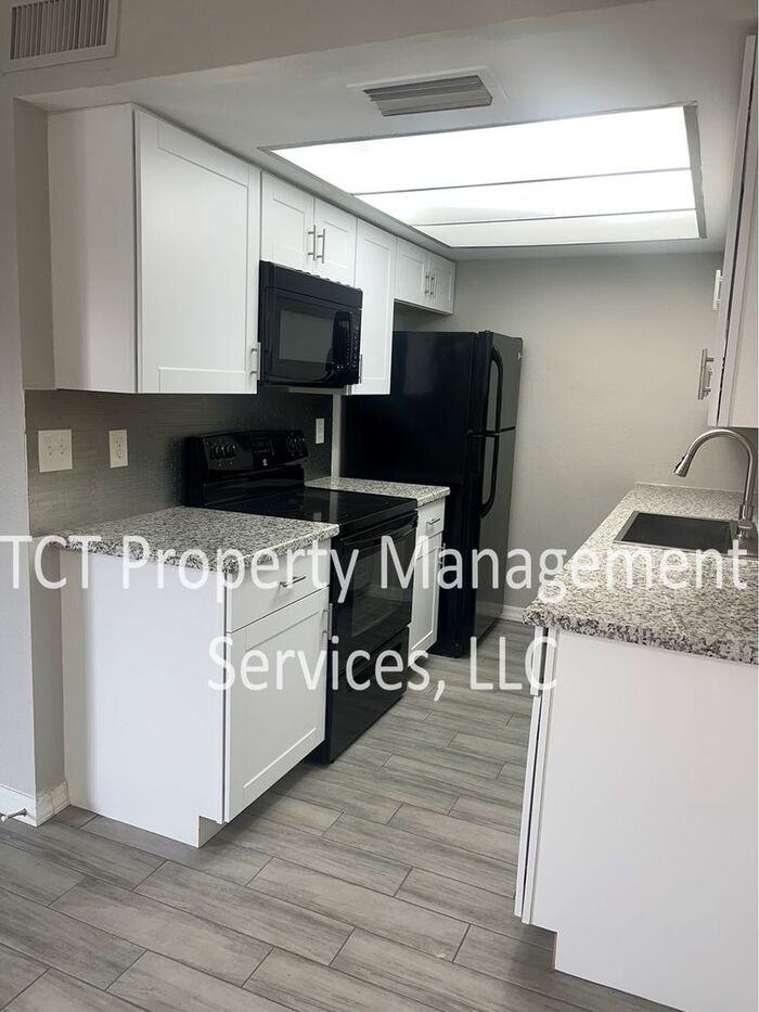 286 W Palomino Dr #135 - Photo 4 of 12