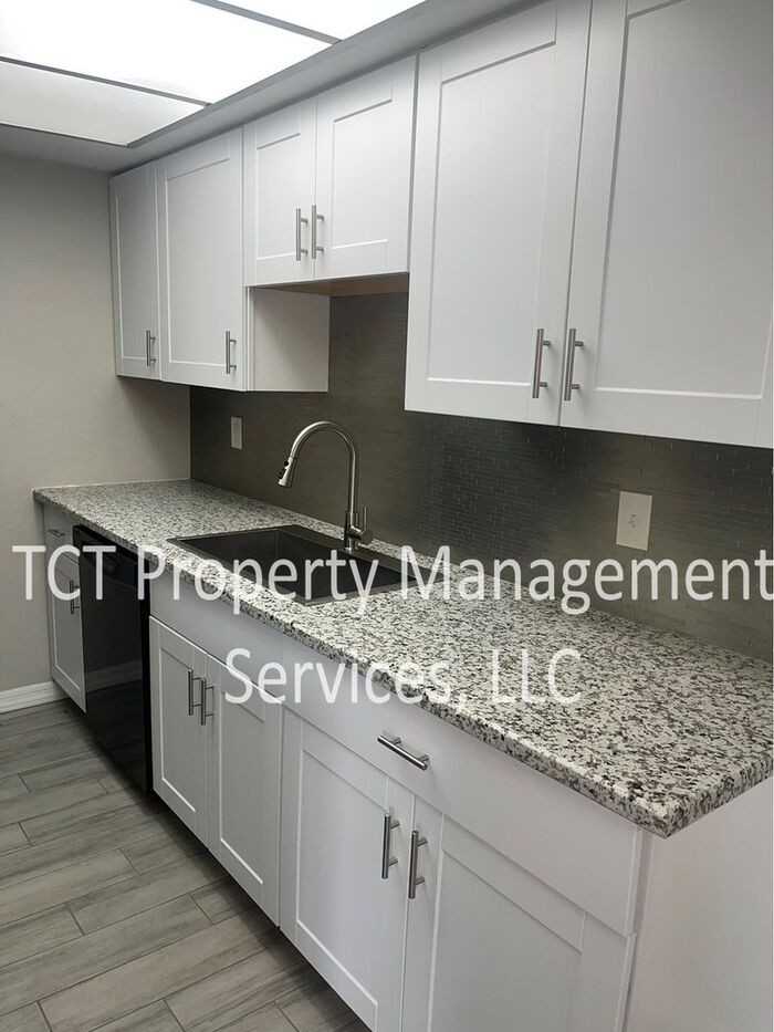 286 W Palomino Dr #135 - Photo 5 of 12