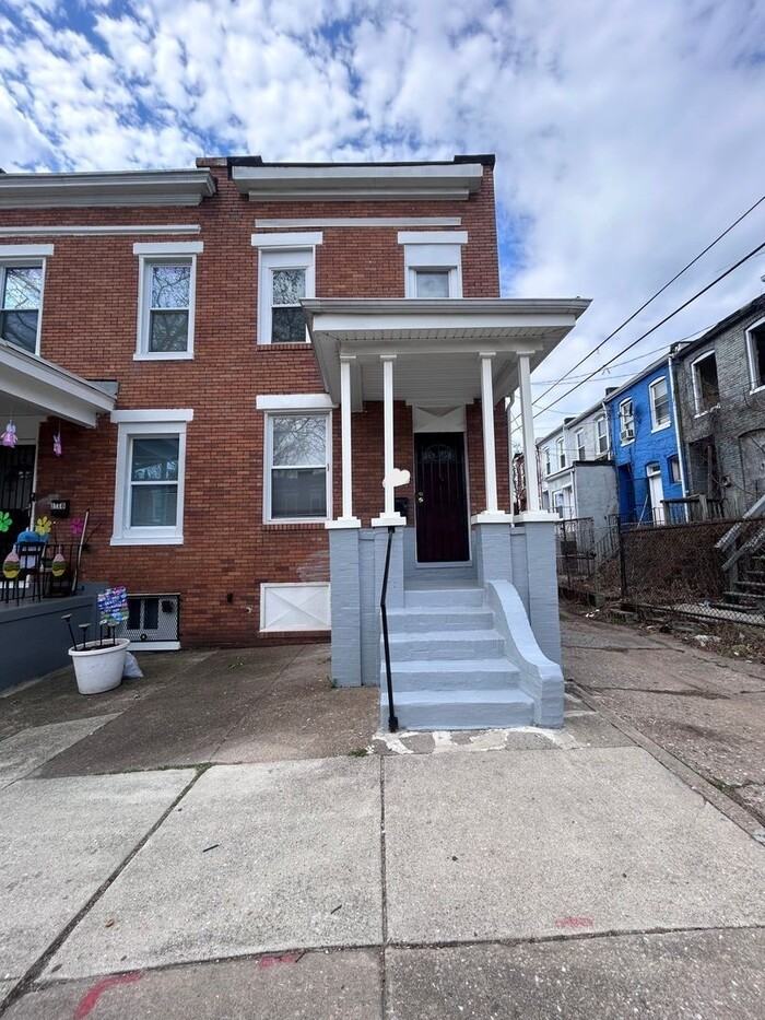 1199 N Luzerne Ave - Photo 2 of 9
