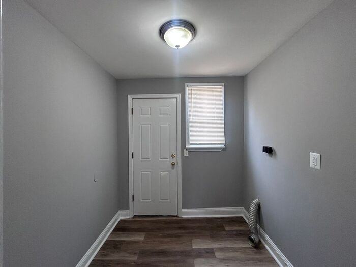 1199 N Luzerne Ave - Photo 5 of 9