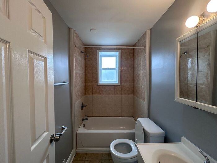 1199 N Luzerne Ave - Photo 6 of 9
