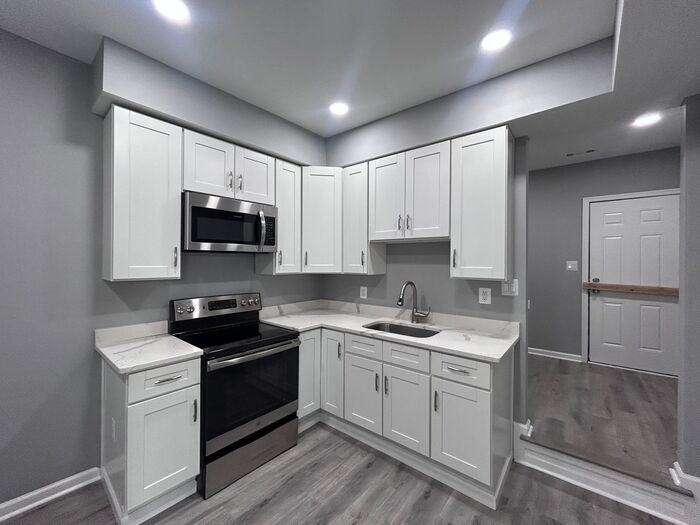 1299 Bayard St - Photo 2 of 10