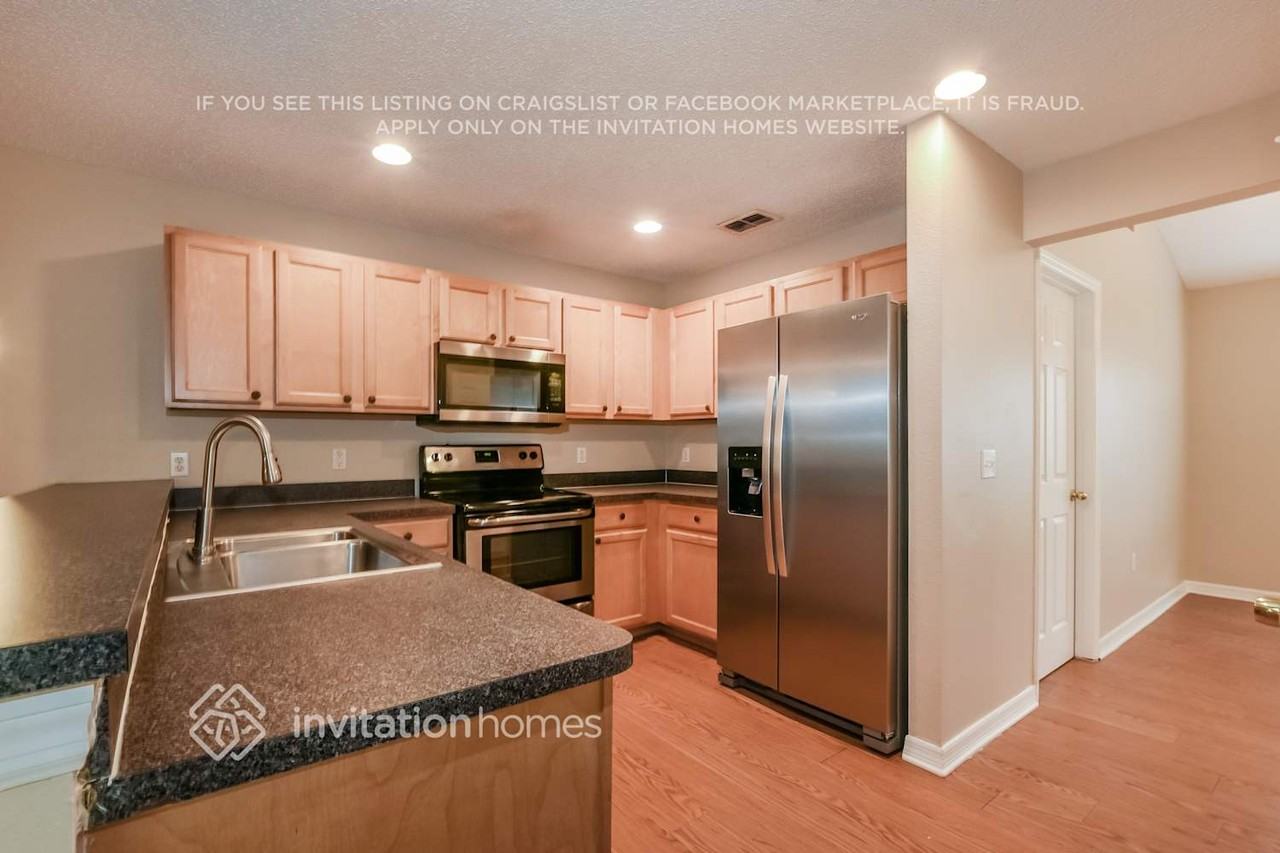 1493 Jupiter Ave - Photo 5 of 17