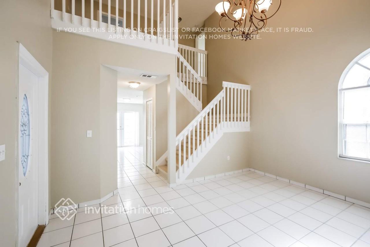 621 Sw 176th Ave - Photo 4 of 18