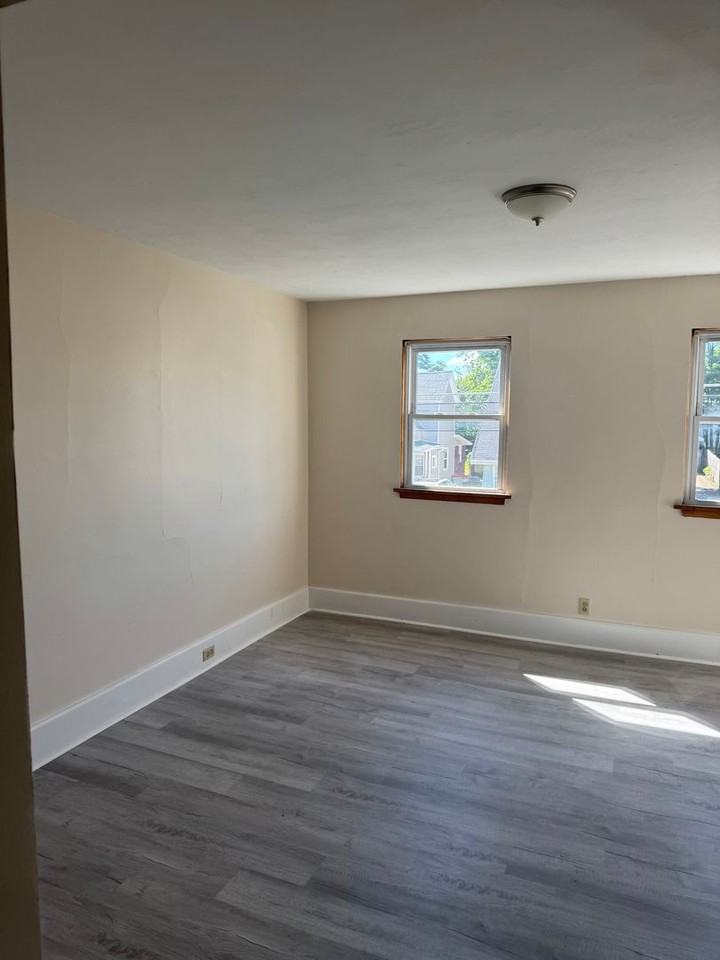 1114 E 25th St - Photo 4 of 18
