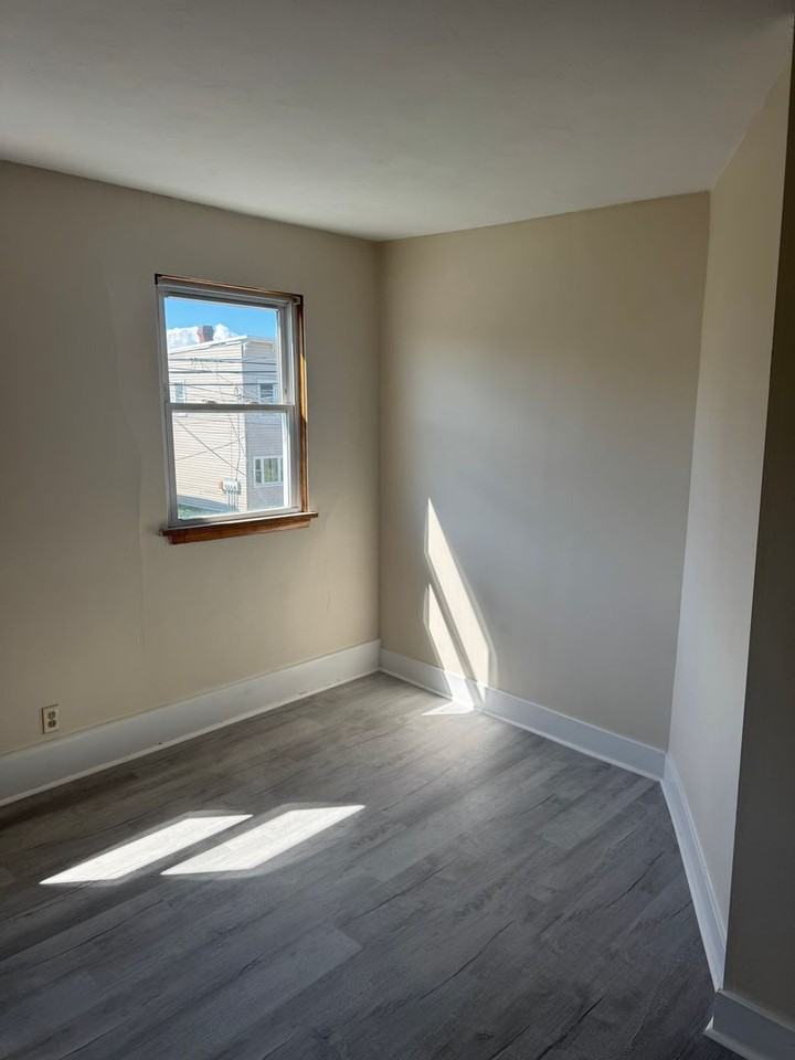 1114 E 25th St - Photo 5 of 18