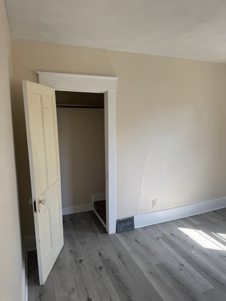 1114 E 25th St - Photo 6 of 18