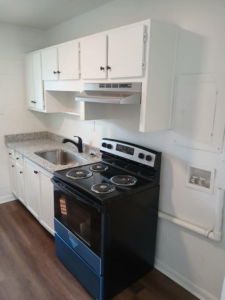 3413 Terminal Ct - Photo 2 of 10