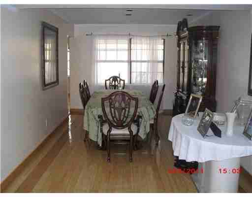 18 Adams Ct - Photo 3 of 8