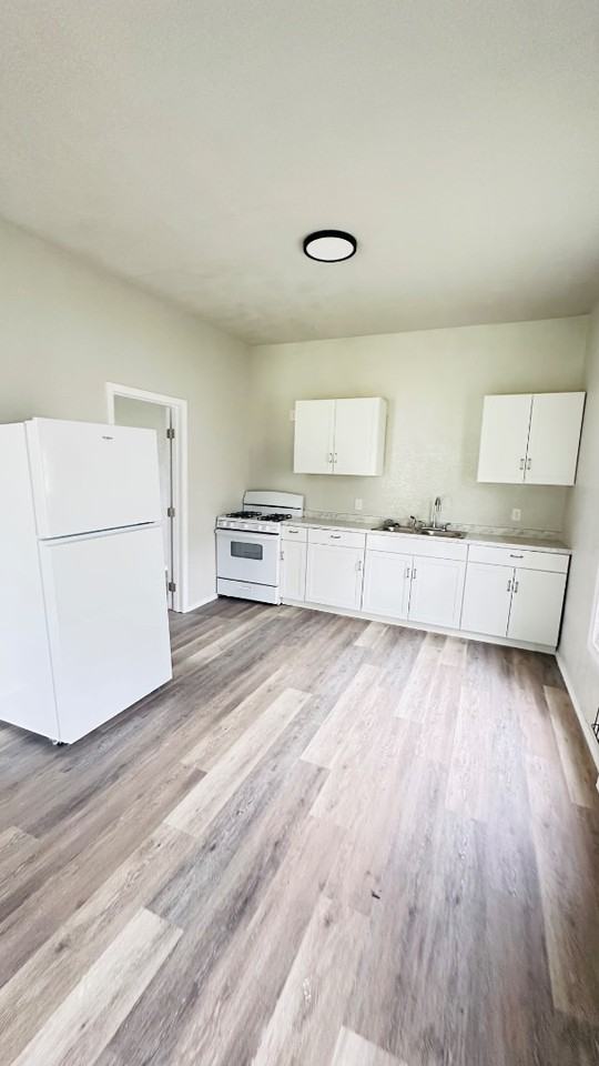 630 Ivanhoe St - Photo 3 of 11