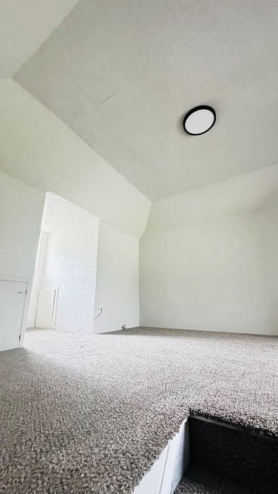630 Ivanhoe St - Photo 7 of 11