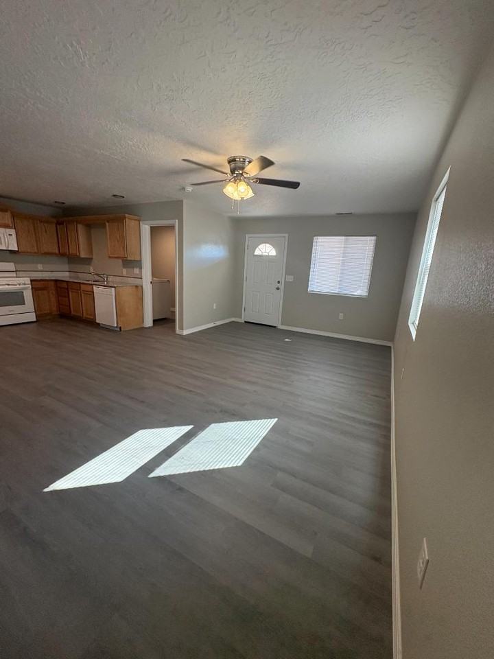 1600 W 12th St - Photo 2 of 20