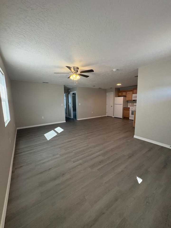 1600 W 12th St - Photo 6 of 20