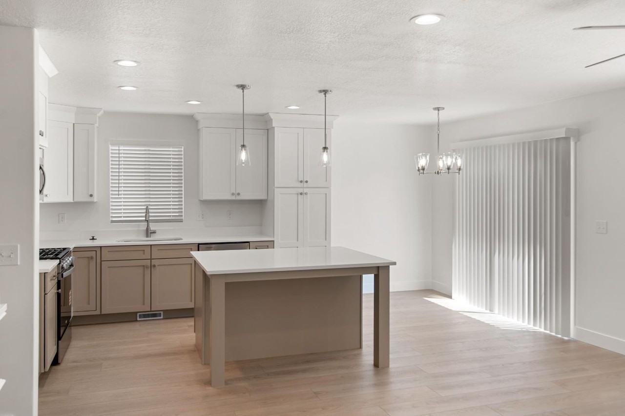 3779 S 1950 W - Photo 4 of 20
