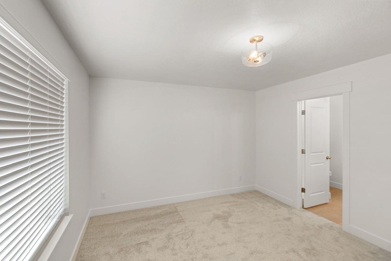 3779 S 1950 W - Photo 6 of 20