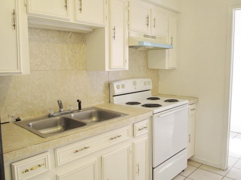 212 Michael St - Photo 3 of 9
