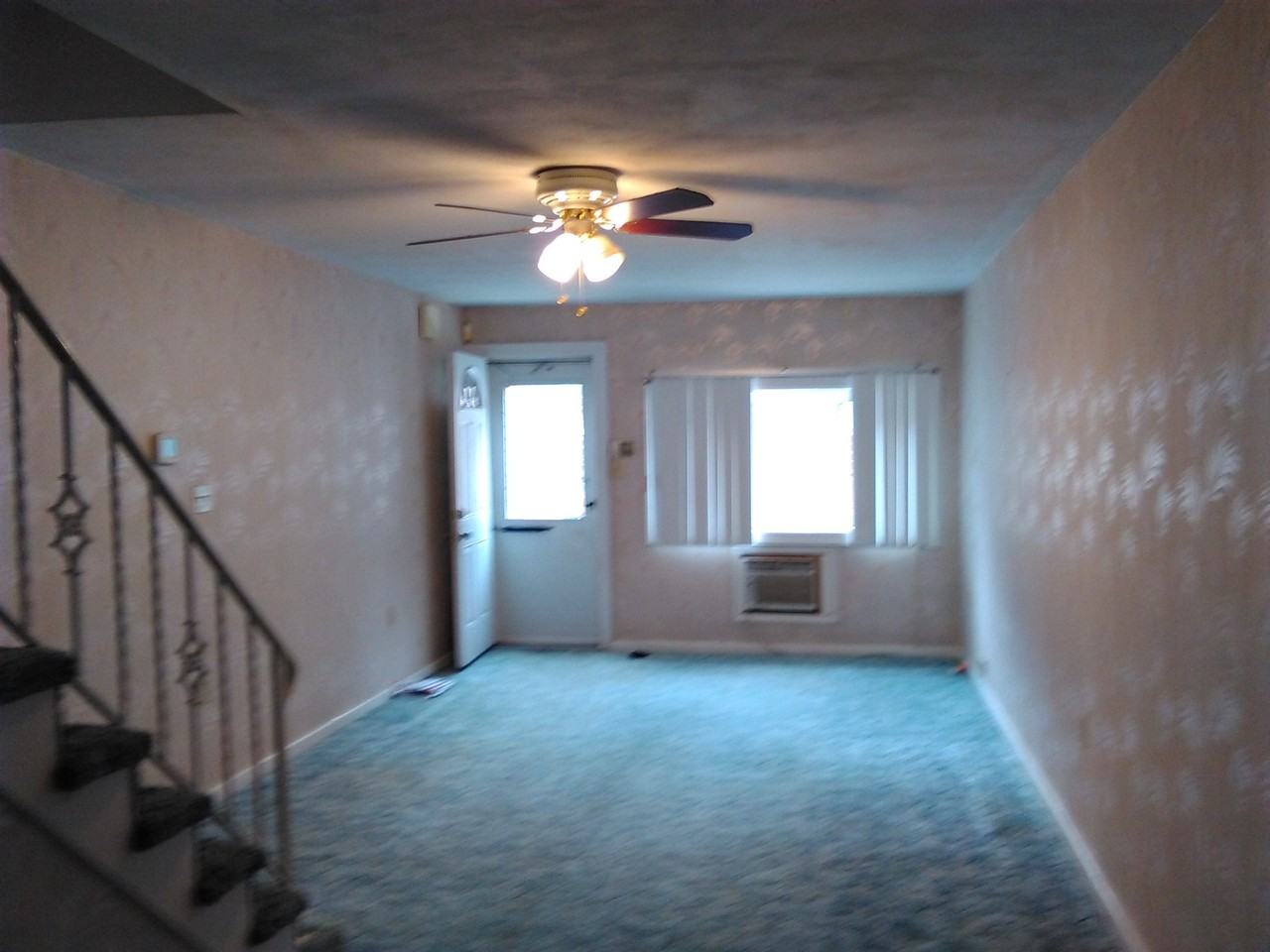 131 Franklin St - Photo 3 of 17