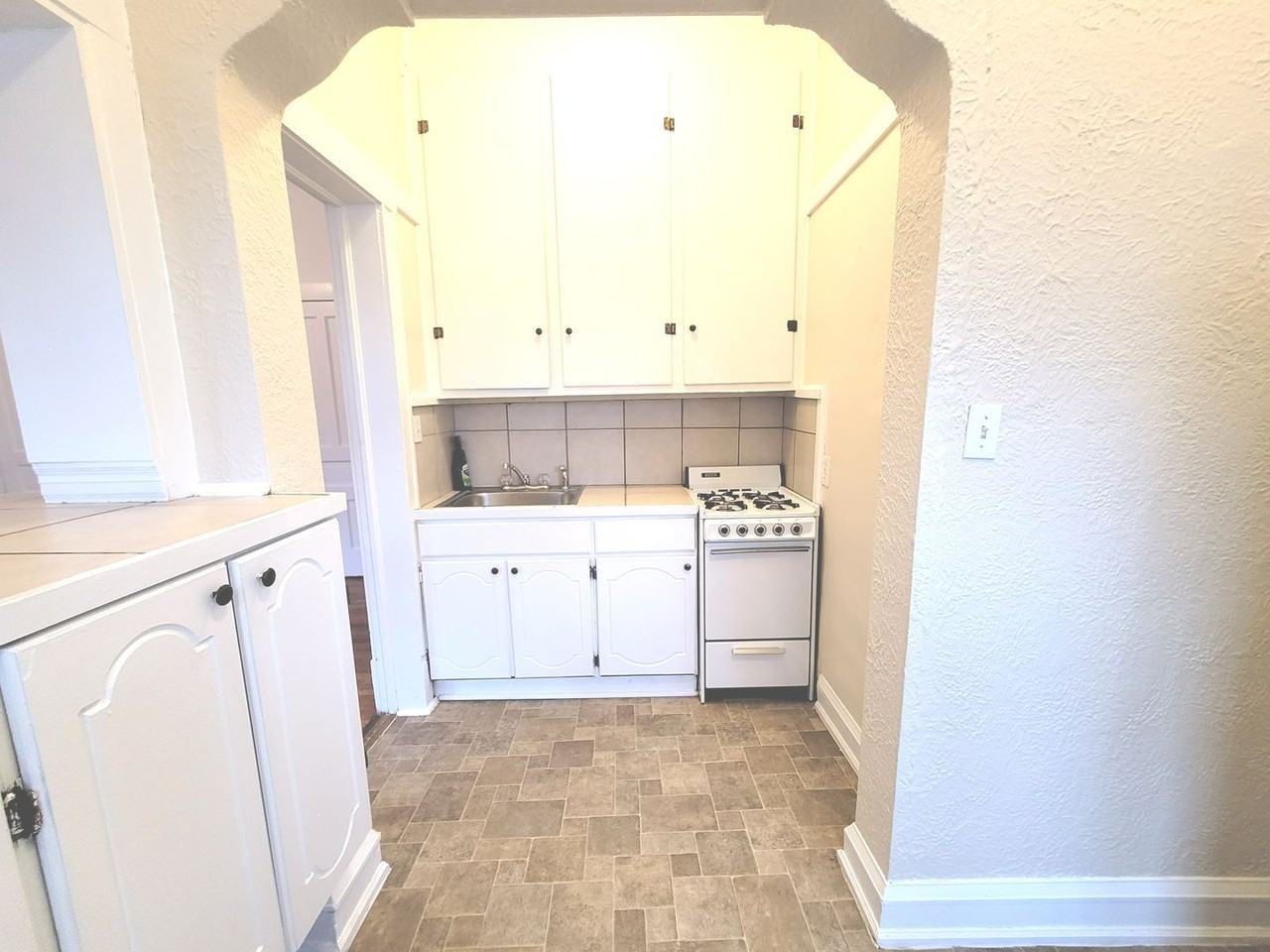 Kane Place Apartments - Photo 6 of 36