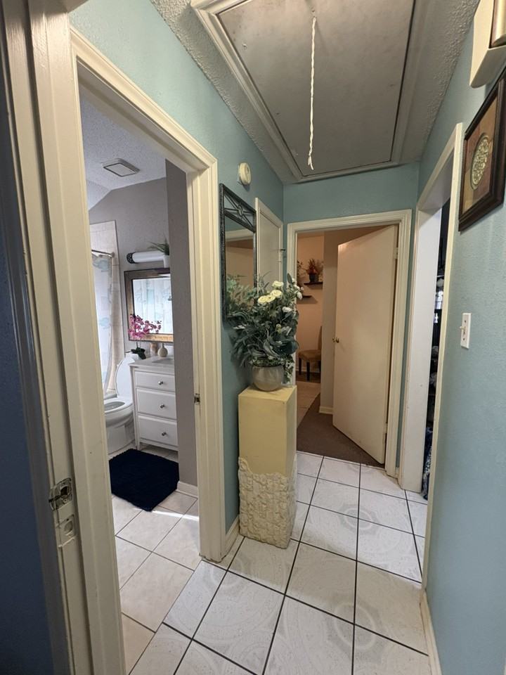 11066 Landsbury Circle - Photo 5 of 12