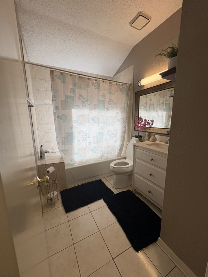 11066 Landsbury Circle - Photo 6 of 12
