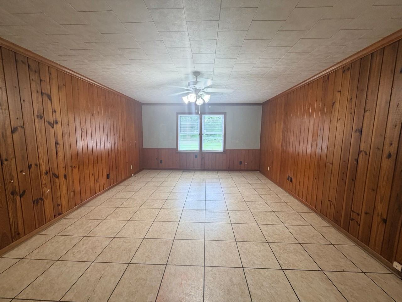 706 Pineview Dr - Photo 2 of 12