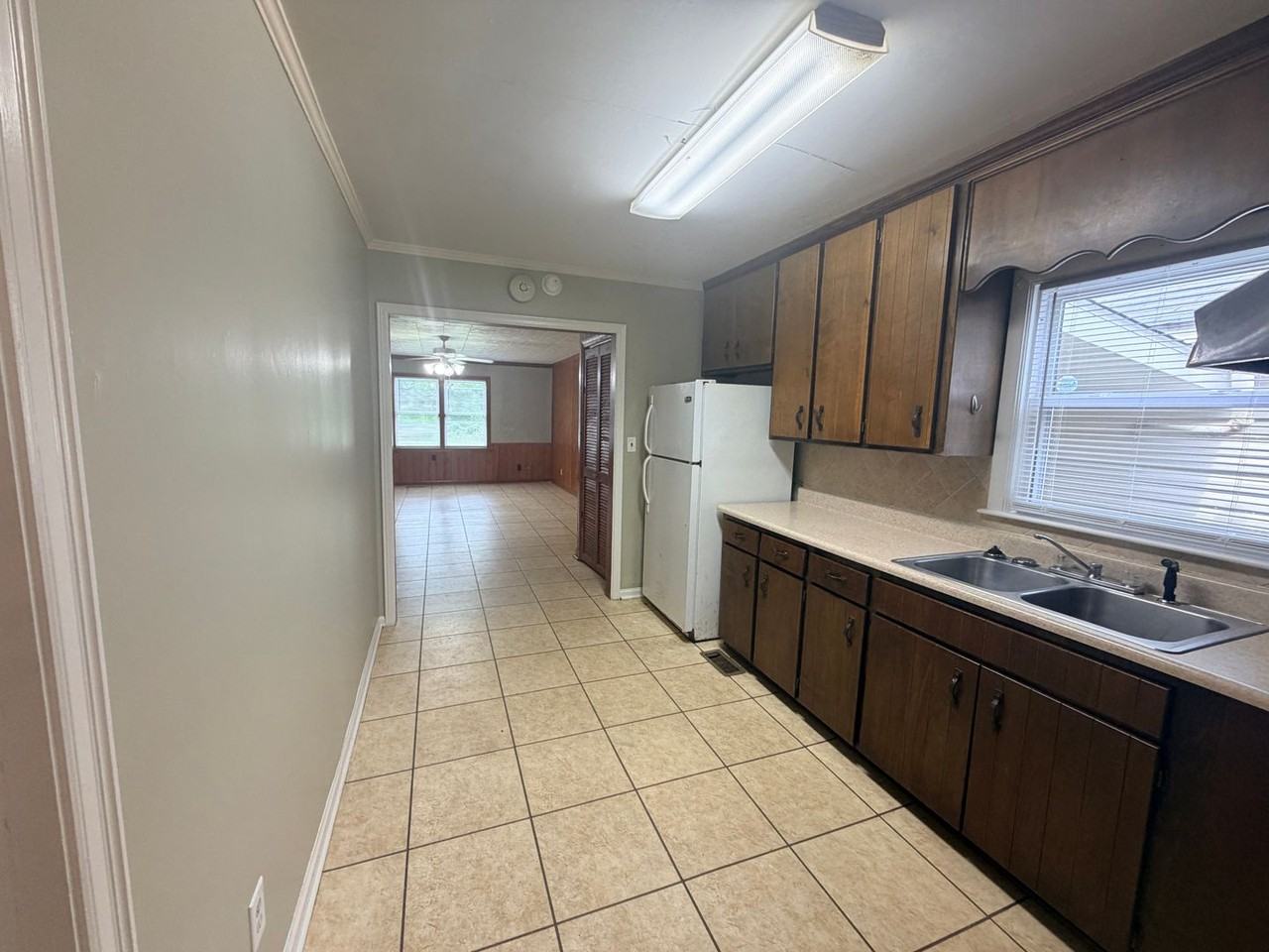 706 Pineview Dr - Photo 4 of 12