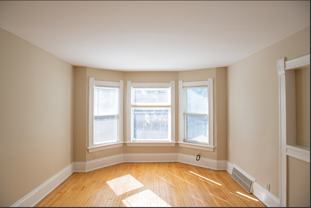 $1565 – 2 Bedroom Upper Flat Near UWM - Photo 1 of 1